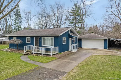 960 Gill St, Oxford, MI 48371