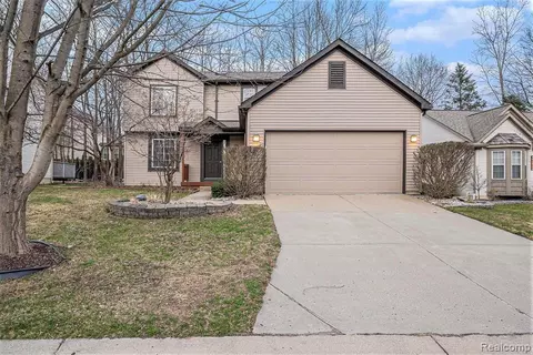 5764 Shannon Ln, Clarkston, MI 48348