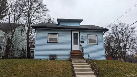 56 N Tasmania St, Pontiac, MI 48342