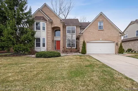 49288 Peninsular Dr, Belleville, MI 48111