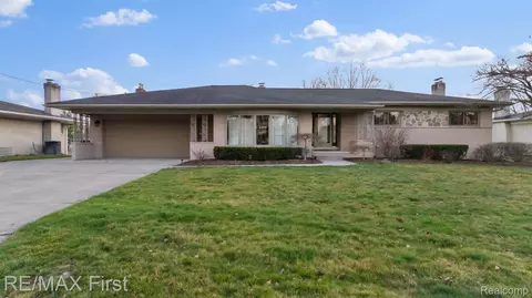 5189 Lorin Dr, Shelby Township, MI 48316