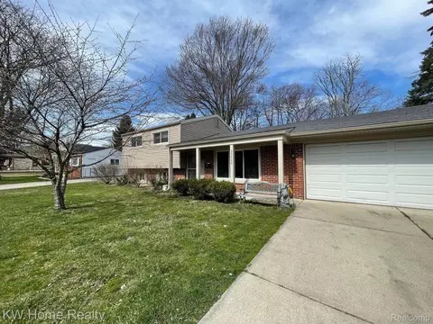 30420 Bock St, Garden City, MI 48135