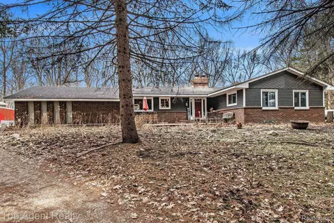 3399 Bullard Rd, Hartland, MI 48353