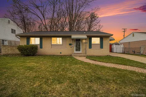 6163 Oak Pointe St, Westland, MI 48185