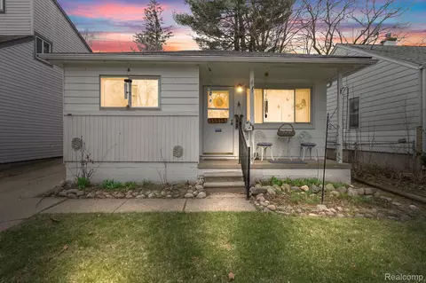15515 Dixie, Redford, MI 48239