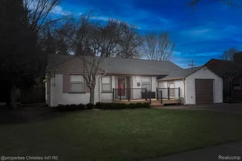 1564 Penistone St, Birmingham, MI 48009