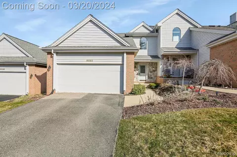 6552 Scenic Pines Ct, Clarkston, MI 48346