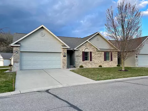 2554 Herenhuis Dr, Vienna, MI 48420