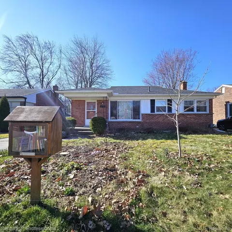 22728 Englehardt St, Saint Clair Shores, MI 48080
