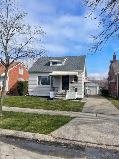 20661 Washtenaw St, Harper Woods, MI 48225