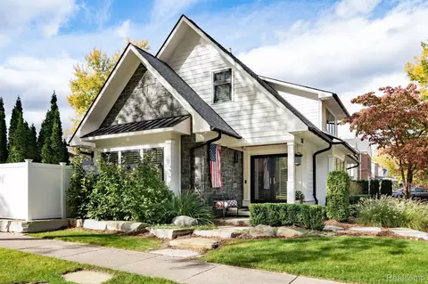 311 Wesley St, Rochester, MI 48307