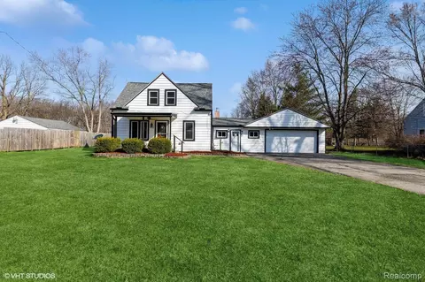 9817 Woodland Crt Ct, Ypsilanti, MI 48197