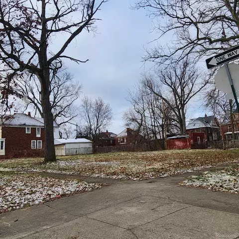 3065 Sheridan St, Detroit, MI 48214
