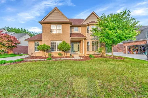 48642 Brittany Parc Dr, Macomb, MI 48044