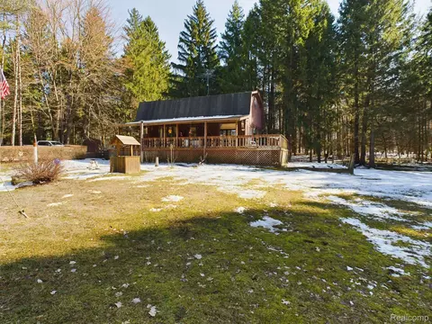 6210 Cyclone Rd, Marathon, MI 48464