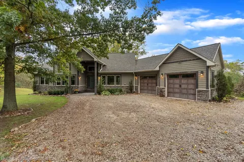7055 Randall Dr, Deerfield, MI 48430
