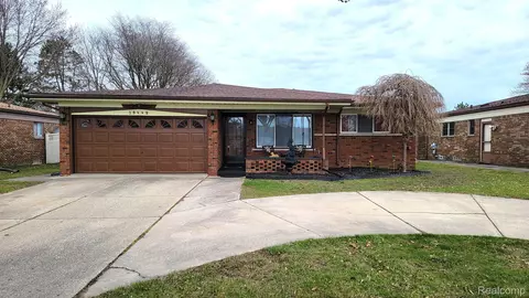 35442 Sunset Dr, Sterling Heights, MI 48312