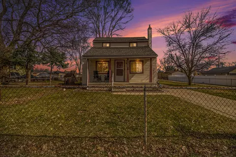 27302 Park Crt Ct, Madison Heights, MI 48071