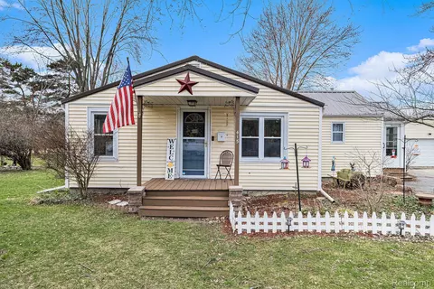 415 Bridson, Fenton, MI 48430