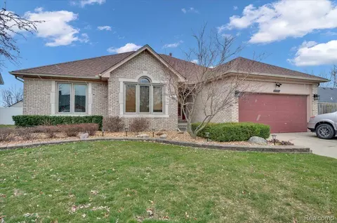 34450 Ridgemont Crt Ct, Fraser, MI 48026