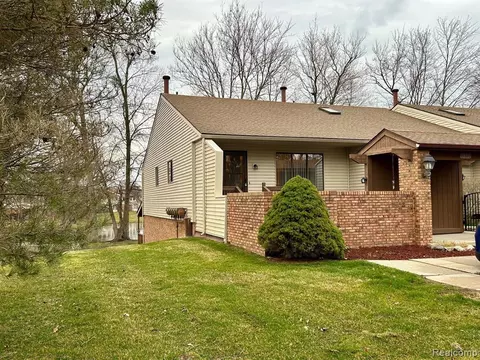 25720 Lexington Dr # 76-1, South Lyon, MI 48178