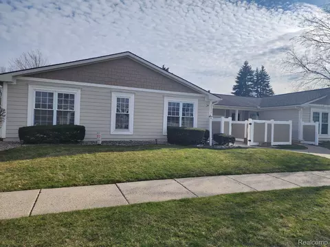 39774 Village Wood Cir 133 34 Cir #133, Novi, MI 48375