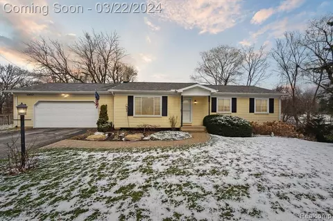 10422 Bigelow Rd, Davisburg, MI 48350