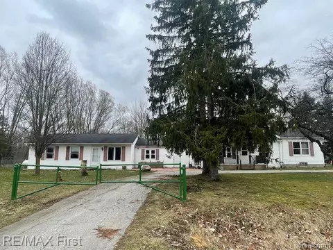 11293 Dunnigan Rd, Emmett, MI 48022