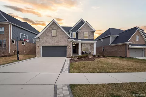 47844 Fieldstone Dr, Northville, MI 48168