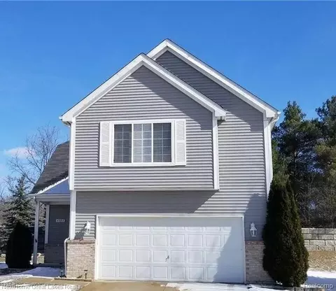 4586 Sunflower Cir, Clarkston, MI 48346
