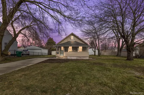 22438 Piper Ave, Eastpointe, MI 48021
