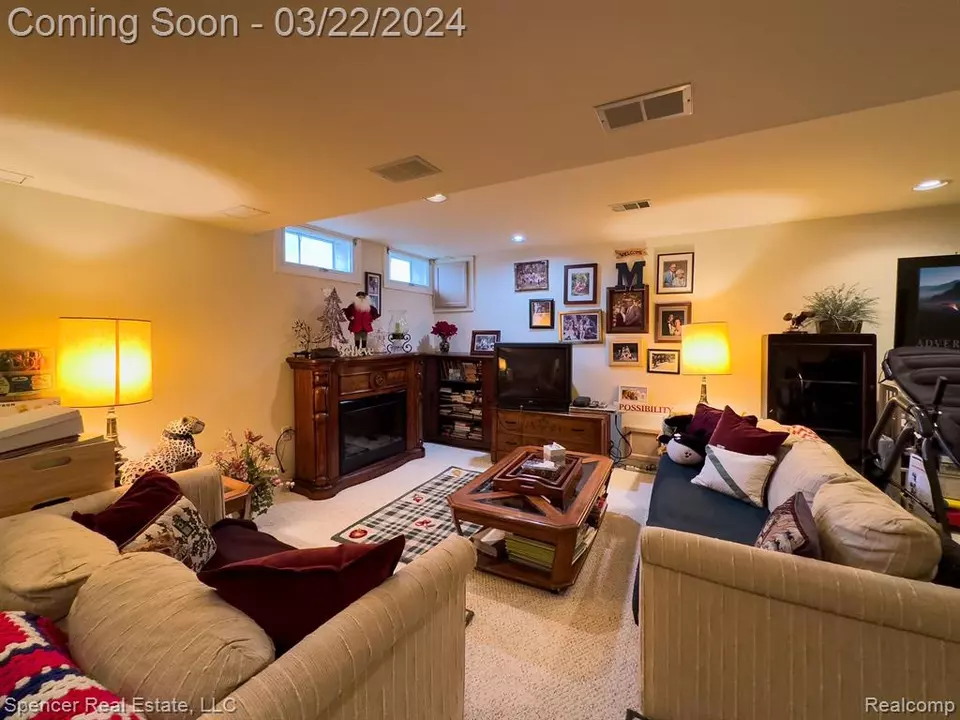 6370 Waldon Woods Dr, Clarkston, MI 48346 19 Photos Movoto