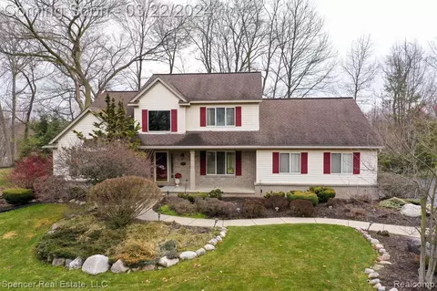 6370 Waldon Woods Dr, Clarkston, MI 48346