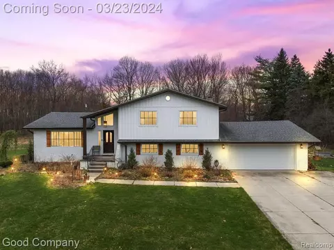 4948 Meadowbrook Ln, Lake Orion, MI 48359