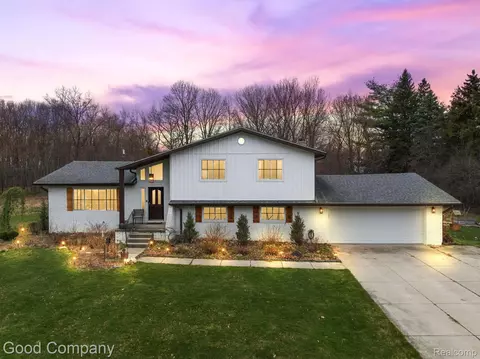 4948 Meadowbrook Ln, Orion, MI 48359