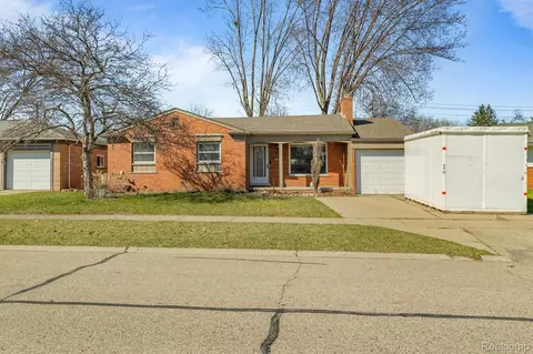 33130 Lyndon St, Livonia, MI 48154