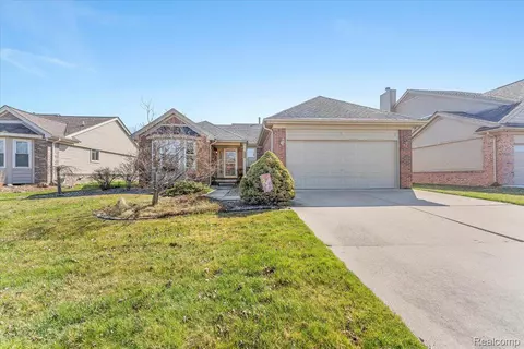 23103 Brentwood Dr, Brownstown, MI 48183