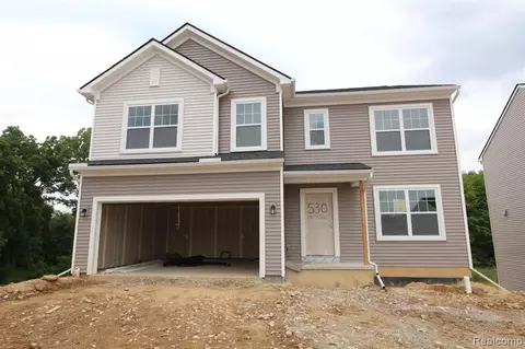 530 Lake Village Ave, Waterford, MI 48328