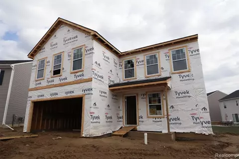 562 Village Point Cir, Waterford, MI 48328