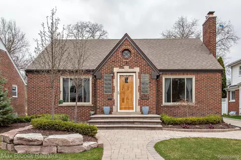10555 Lincoln Dr, Huntington Woods, MI 48070