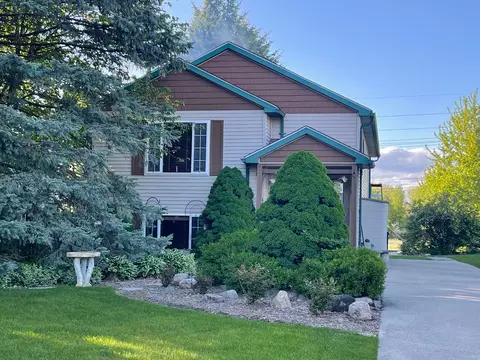 11589 Broadview St, Hartland, MI 48353