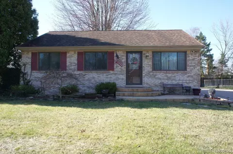 23508 Talbot St, Saint Clair Shores, MI 48082