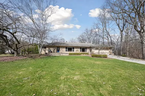 10839 Nine Mile, Green Oak, MI 48189