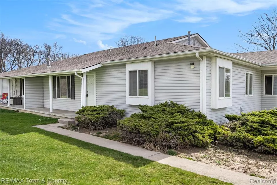 9350 Parkview Cir, Grand Blanc, MI 48439 17 Photos Movoto