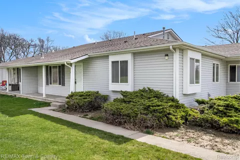 9350 Parkview Cir, Mundy, MI 48439