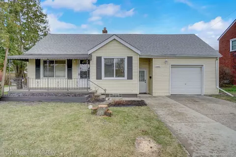 18606 Brohl St, Roseville, MI 48066