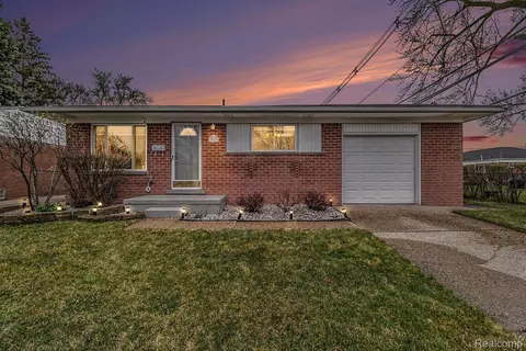 28424 Patricia Ave, Warren, MI 48092