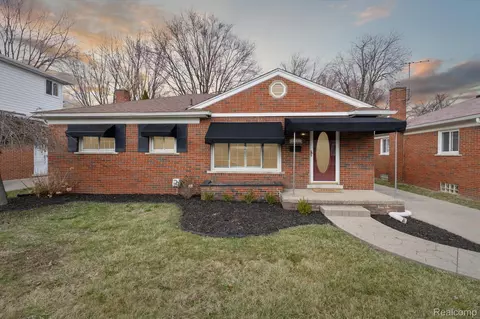 23013 Lincoln St, Saint Clair Shores, MI 48082