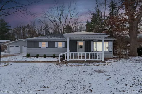 3567 Orvall Dr, Fort Gratiot, MI 48059
