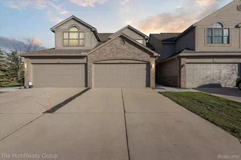 45173 Horseshoe Cir, Canton, MI 48187